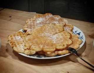 Teller mit Waffeln